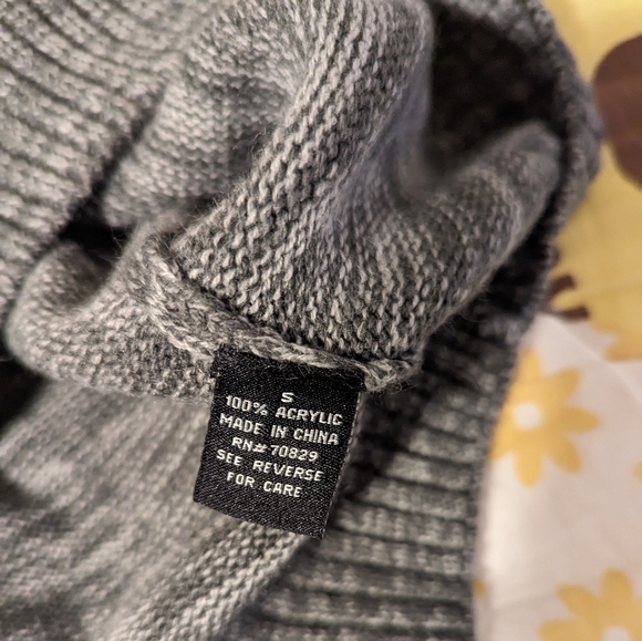 Sweater - Picture 4 of 4